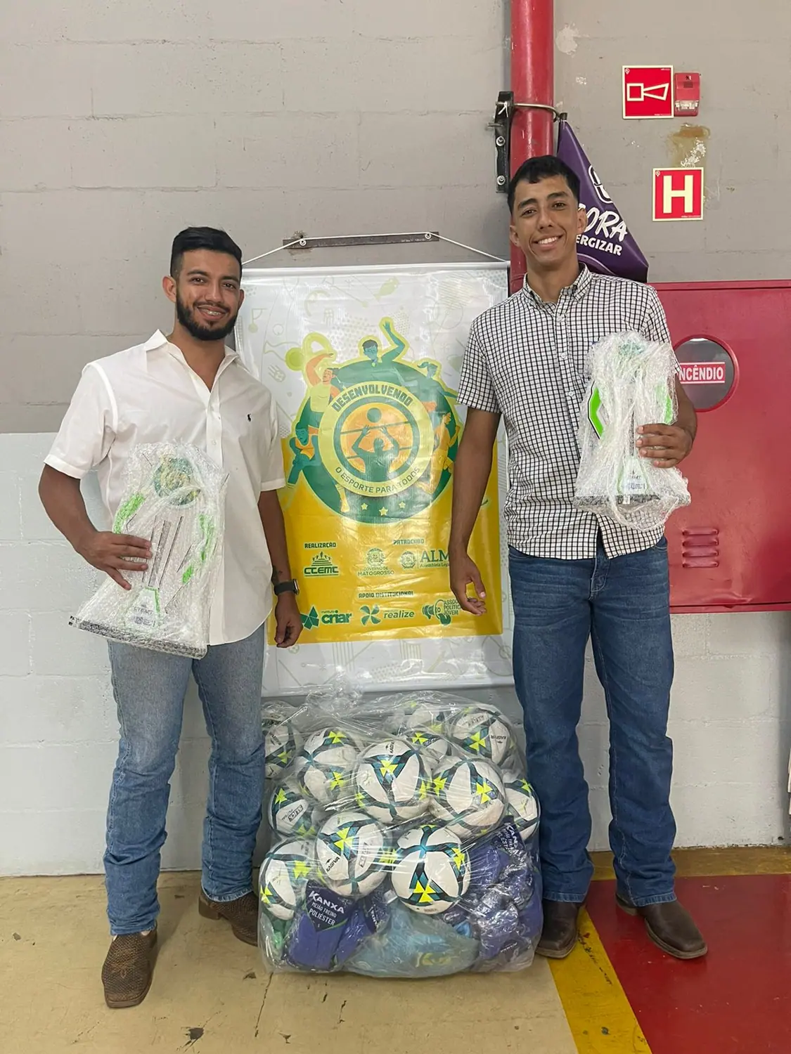 Entrega de materiais para Escolinha Atlética Husky, Santo Afonso