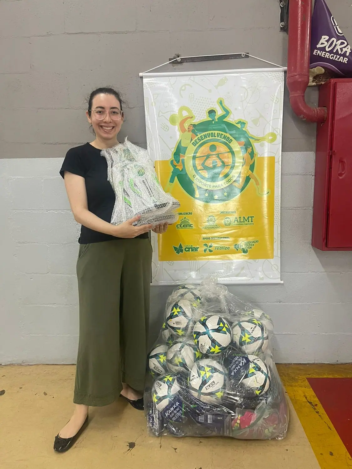Entrega de materiais para Resenha FC, São José do Rio Claro